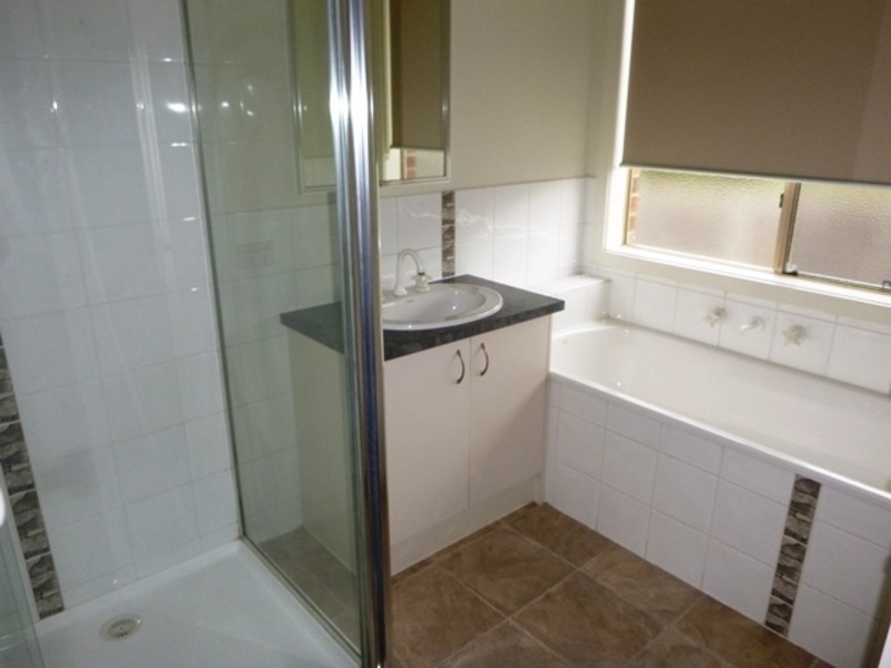 2 Harmon Drive, Drouin VIC 3818