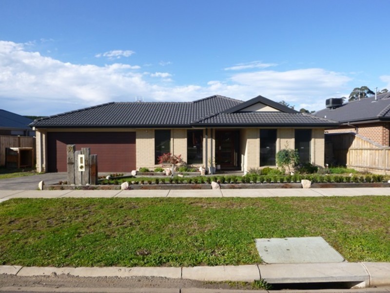39 Monica Drive, Drouin VIC 3818