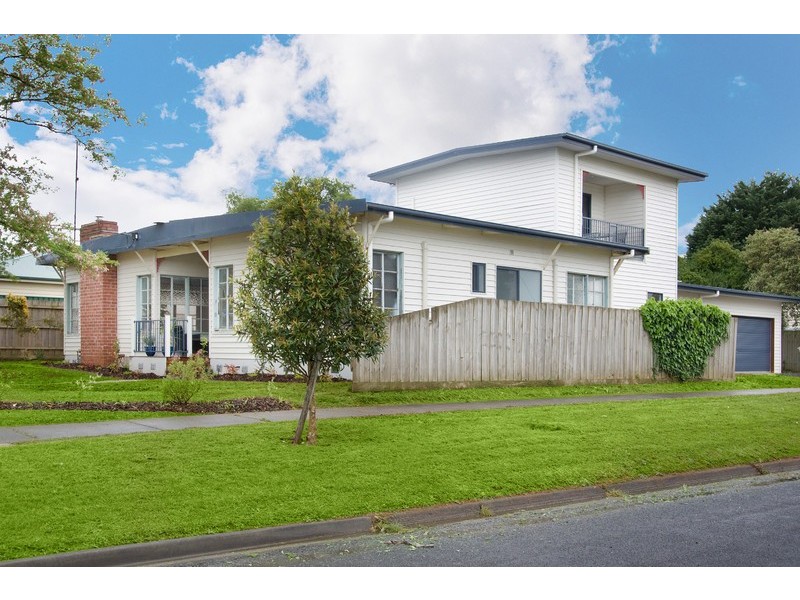 21 Kraft Crescent, Drouin VIC 3818