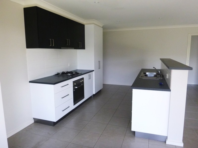 6 Dot Court, Drouin VIC 3818