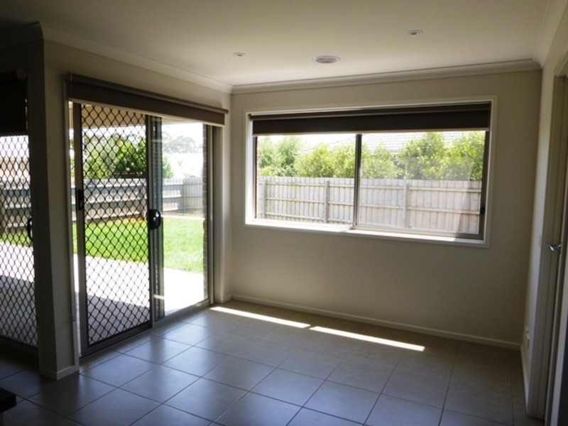 6 Dot Court, Drouin VIC 3818