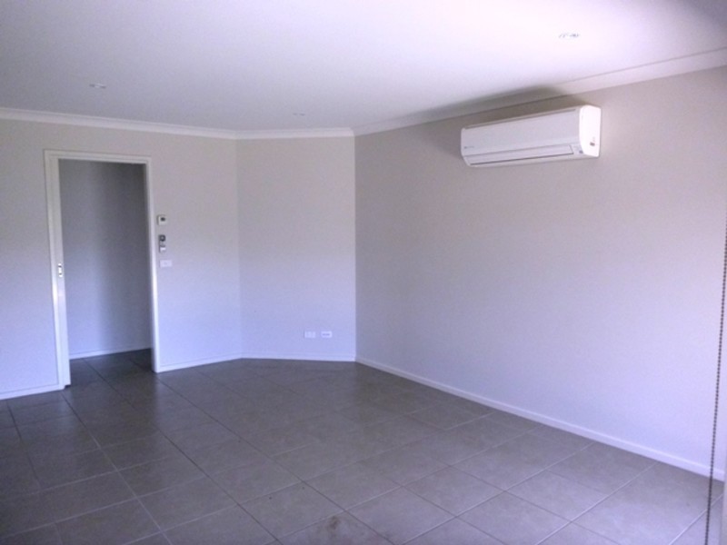 6 Dot Court, Drouin VIC 3818