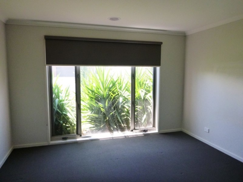 6 Dot Court, Drouin VIC 3818