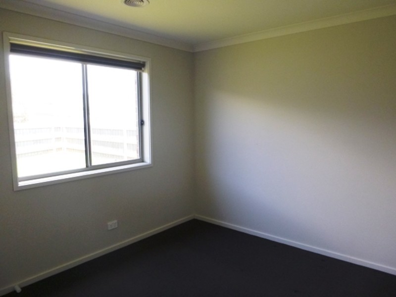 6 Dot Court, Drouin VIC 3818