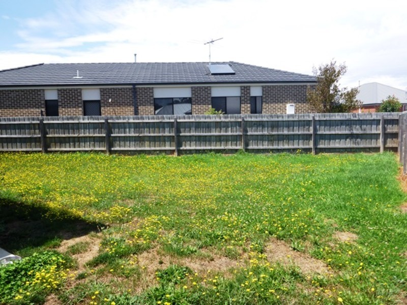6 Dot Court, Drouin VIC 3818