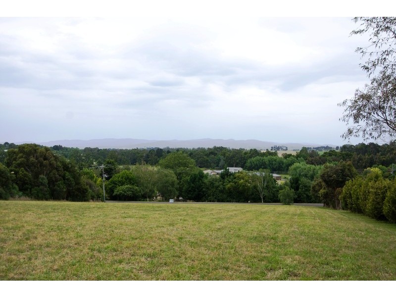 5 Green Valley Drive, Drouin VIC 3818