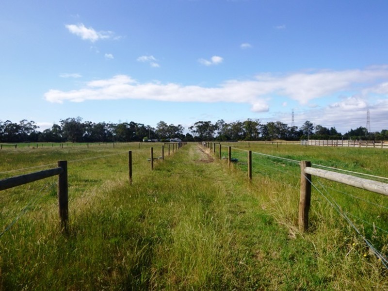 12 Sherwood Street, Longwarry North VIC 3816