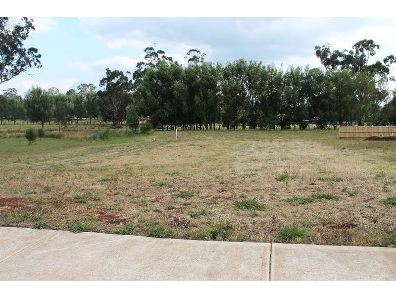 63 Jackson Drive, Drouin VIC 3818