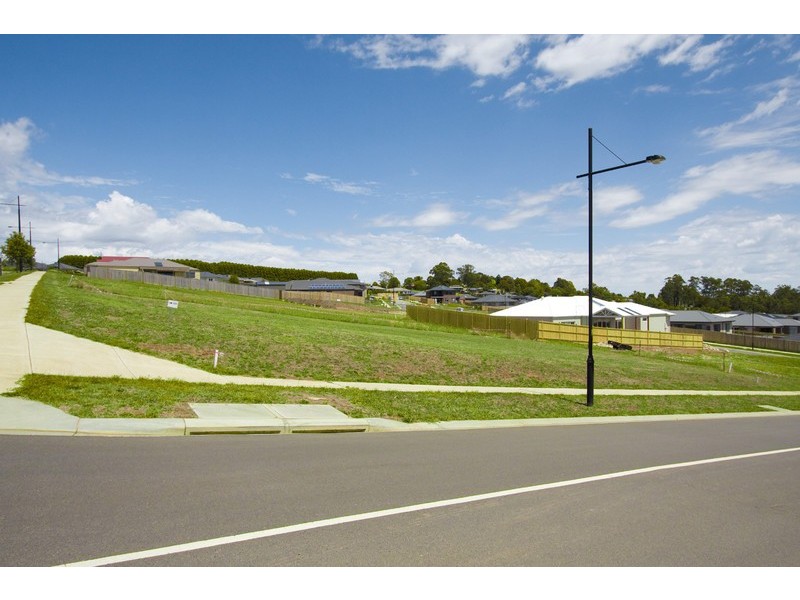 52 Empire Avenue, Drouin VIC 3818