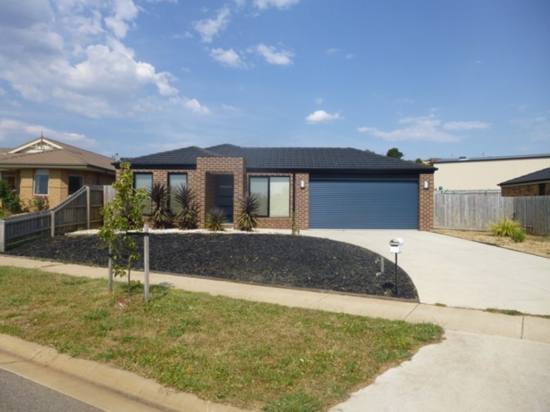 22 Clifford Drive, Drouin VIC 3818