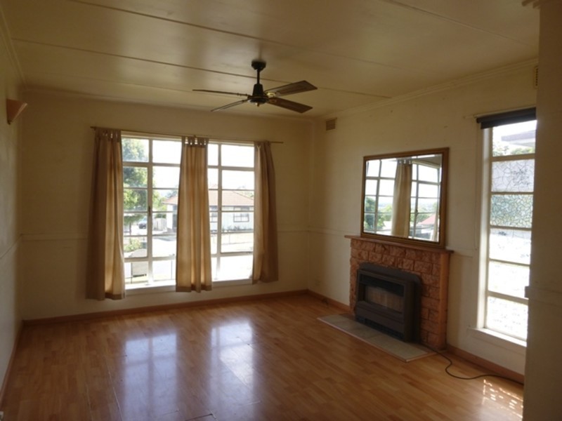 19 Charles Street, Moe VIC 3825