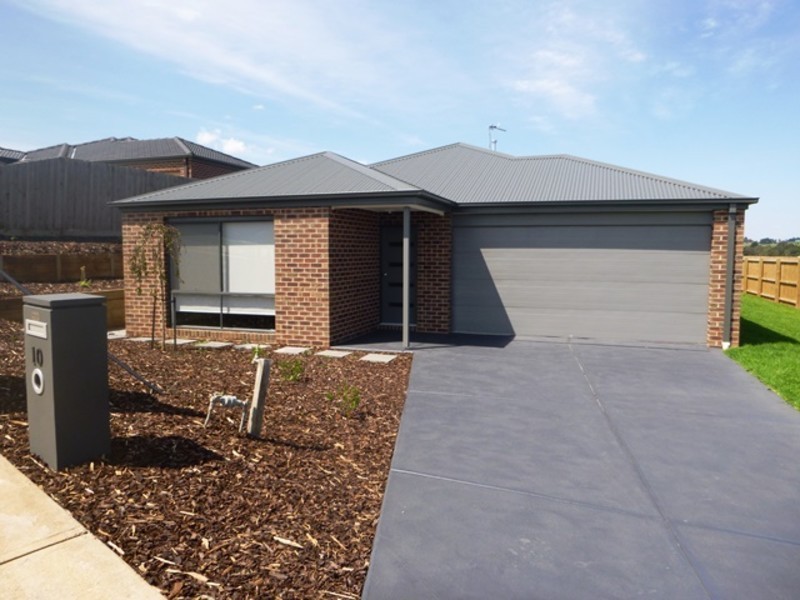 10 Ajax Street, Drouin VIC 3818