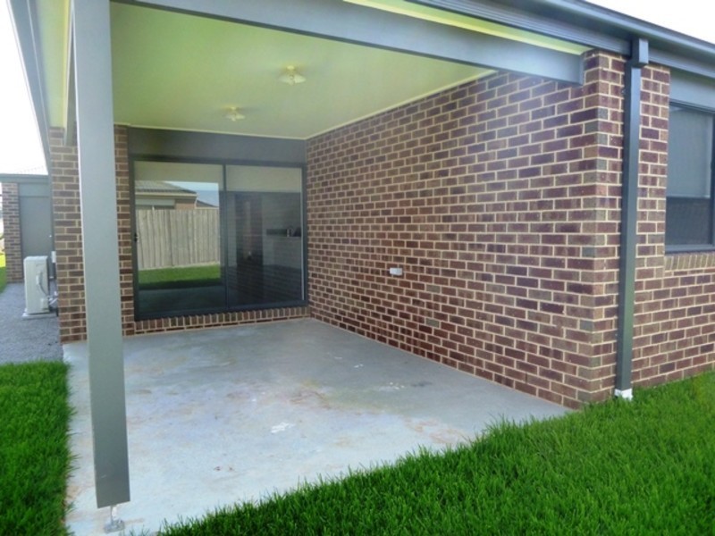 10 Ajax Street, Drouin VIC 3818