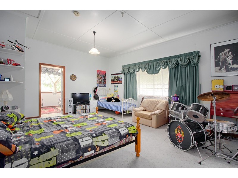 15 Longwarry Road, Drouin VIC 3818