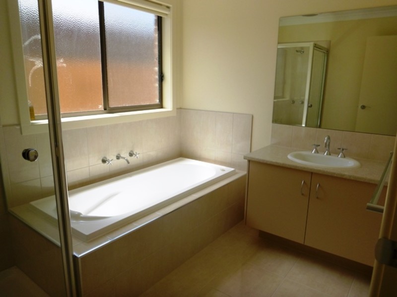 38 Pepper Crescent, Drouin VIC 3818