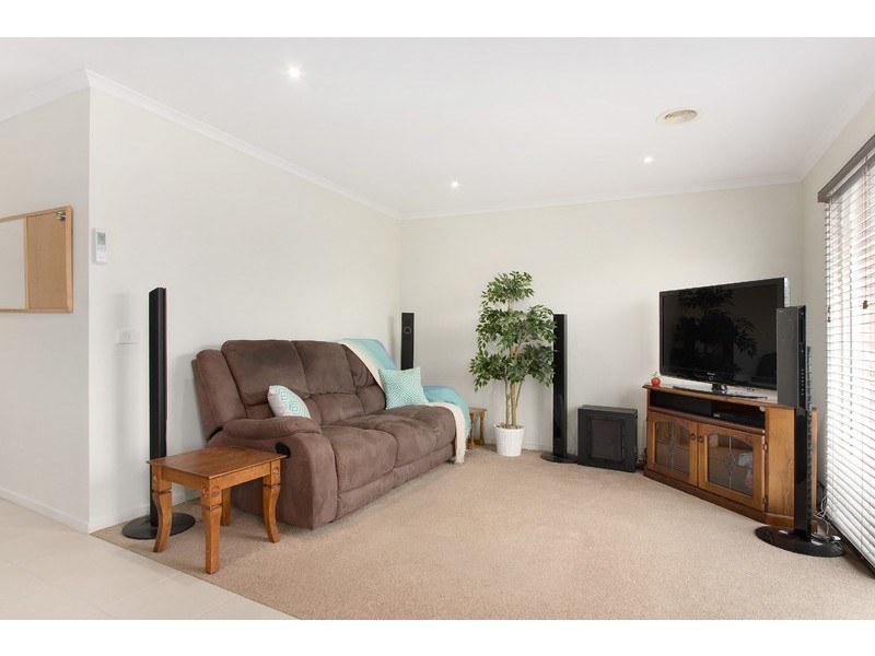 5 Rowan Walk, Drouin VIC 3818