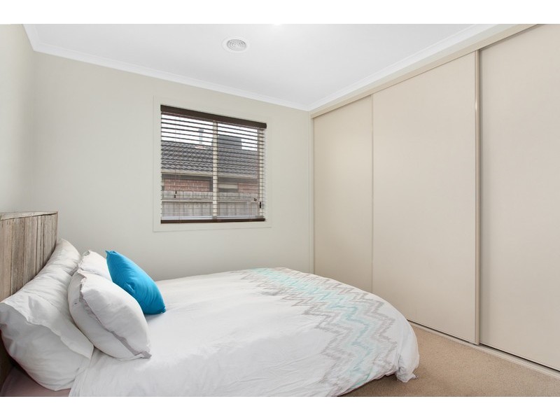 5 Rowan Walk, Drouin VIC 3818