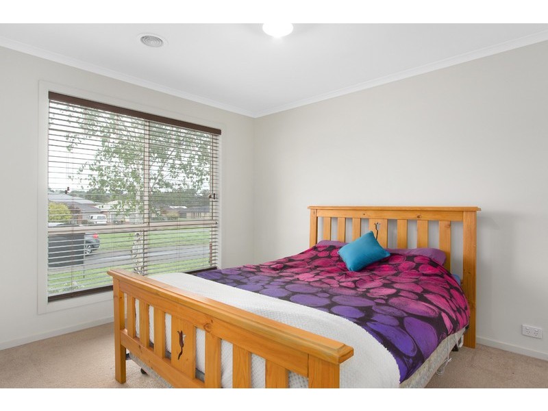 5 Rowan Walk, Drouin VIC 3818