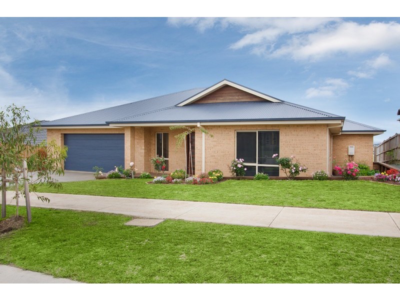 9 Warwick Way, Drouin VIC 3818