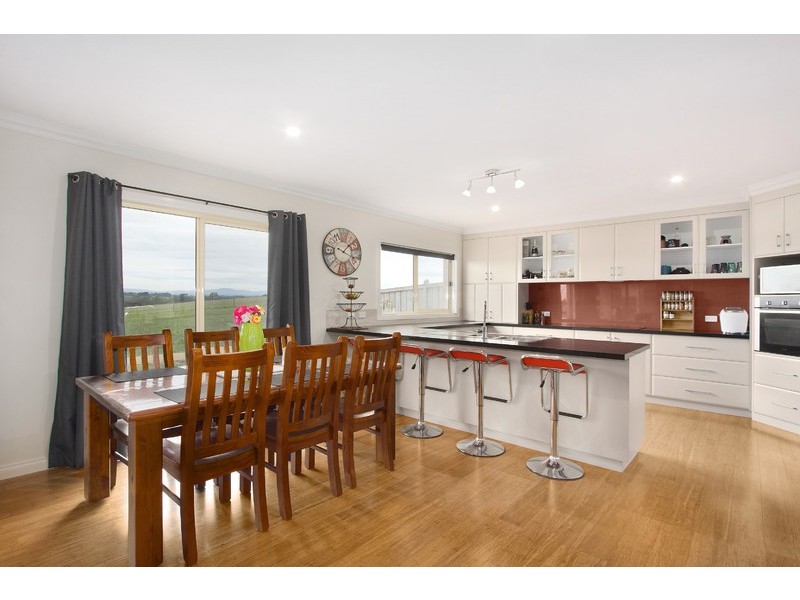 9 Warwick Way, Drouin VIC 3818
