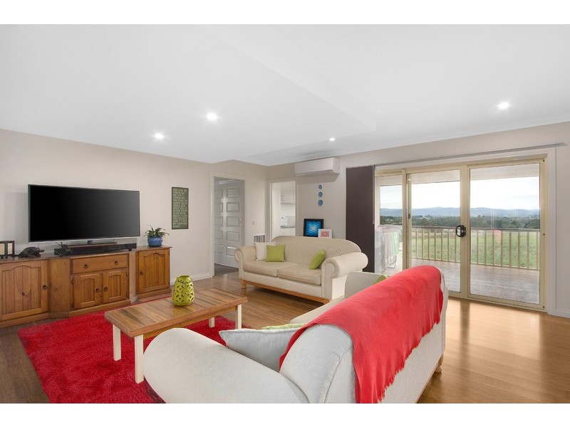 9 Warwick Way, Drouin VIC 3818