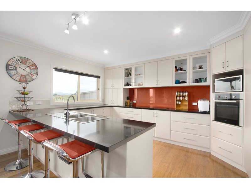 9 Warwick Way, Drouin VIC 3818