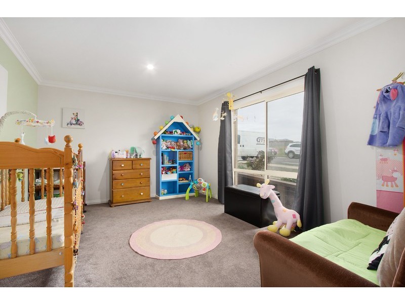 9 Warwick Way, Drouin VIC 3818
