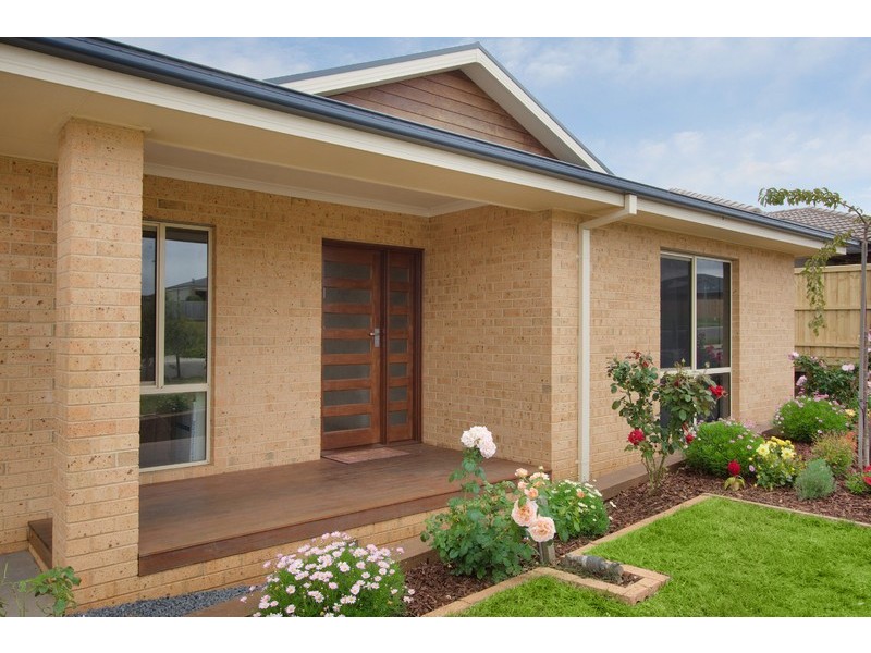 9 Warwick Way, Drouin VIC 3818