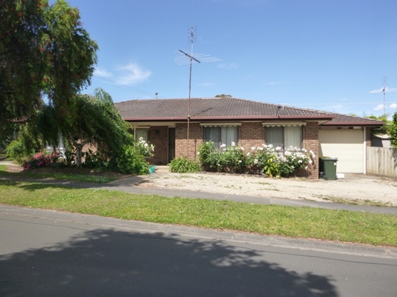 84 Church Street, Drouin VIC 3818