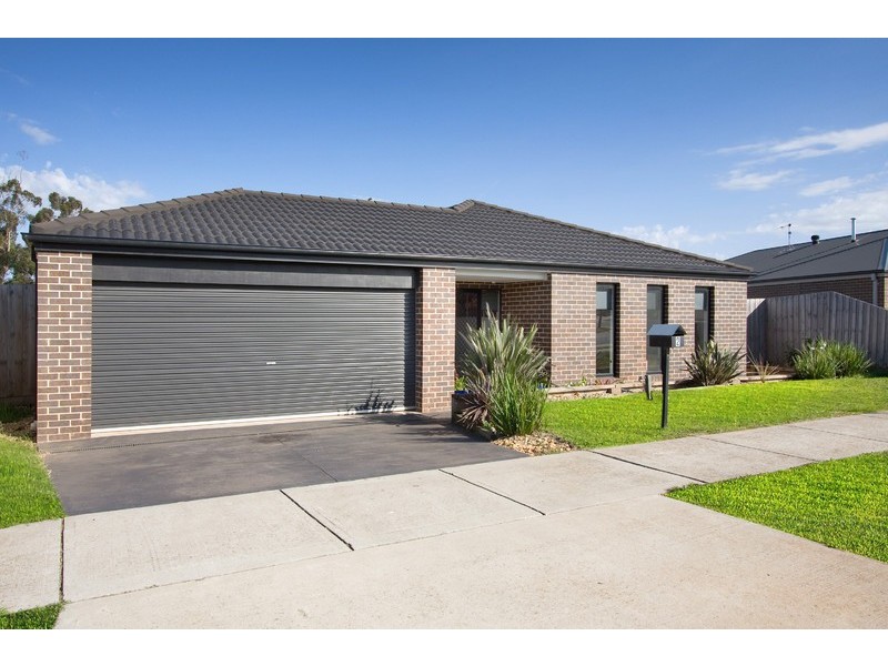 2 Wordsworth Court, Drouin VIC 3818