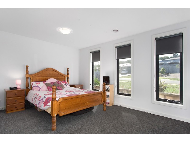 2 Wordsworth Court, Drouin VIC 3818