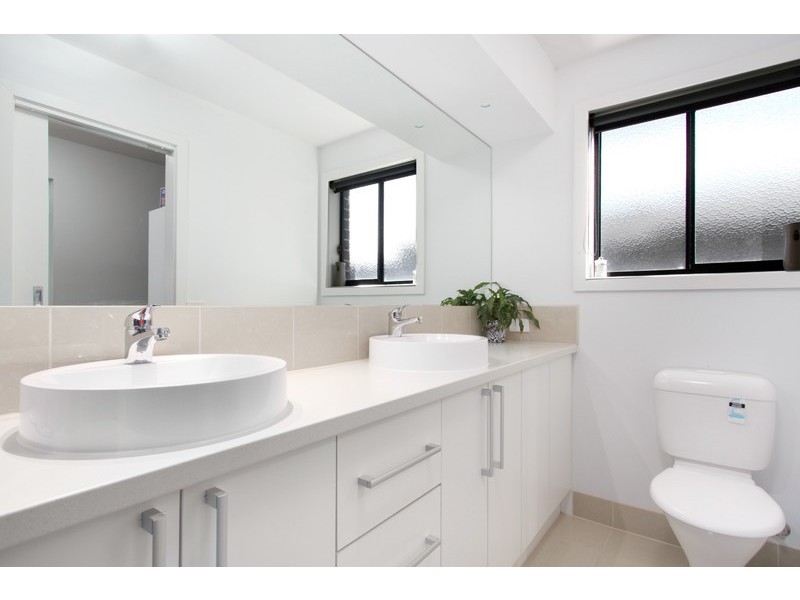 2 Wordsworth Court, Drouin VIC 3818