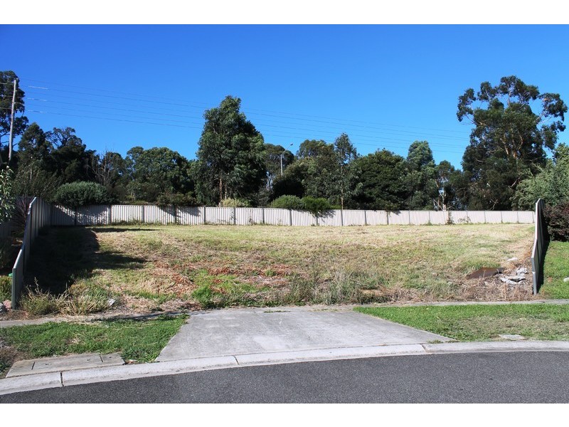 11 Lakeside Court, Drouin VIC 3818