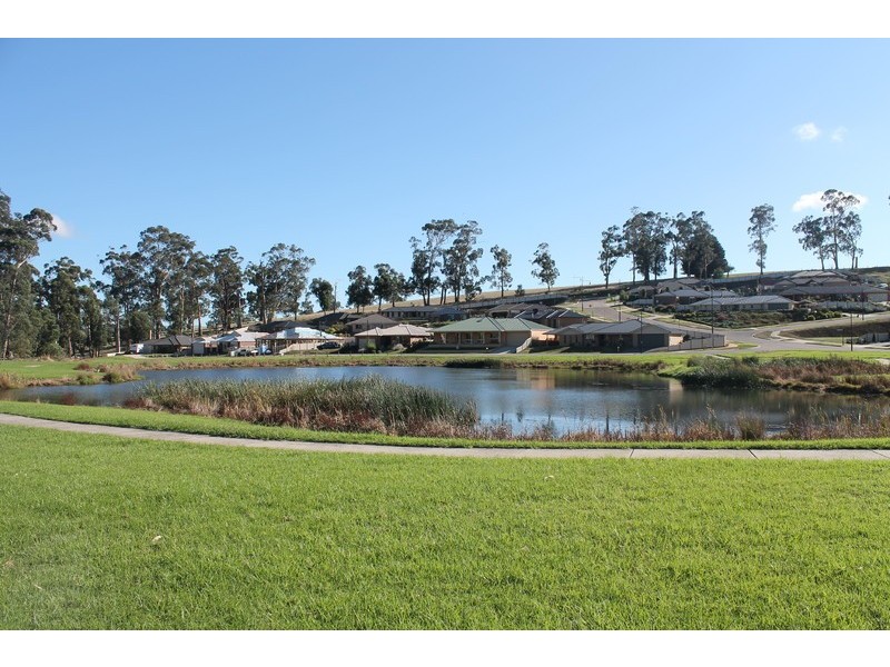 11 Lakeside Court, Drouin VIC 3818