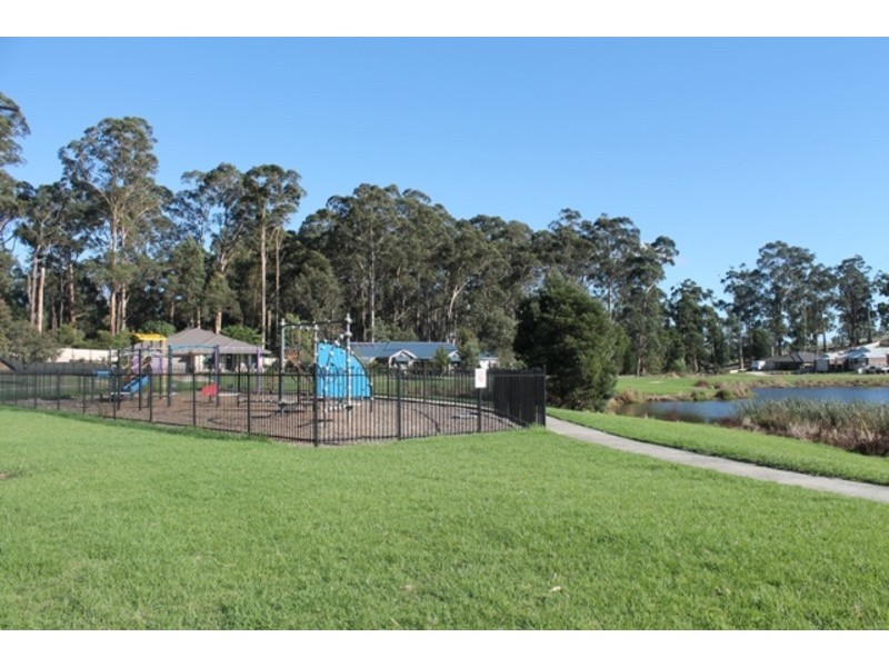 11 Lakeside Court, Drouin VIC 3818