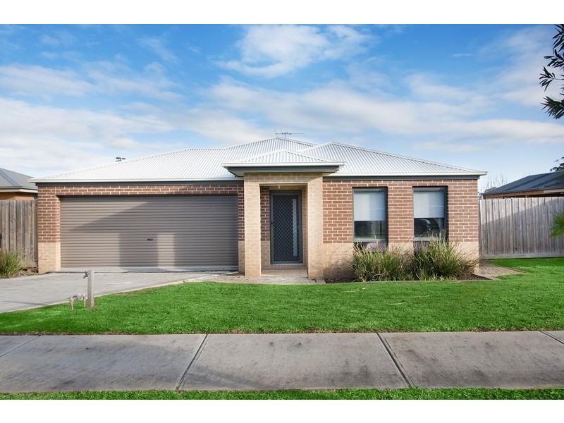 31 Springwater Drive, Drouin VIC 3818