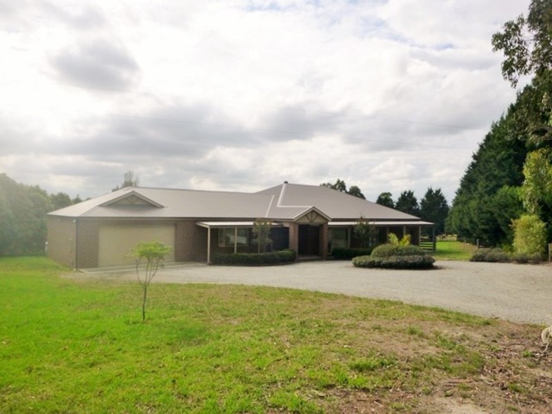 32 Thompson Road, Drouin South VIC 3818