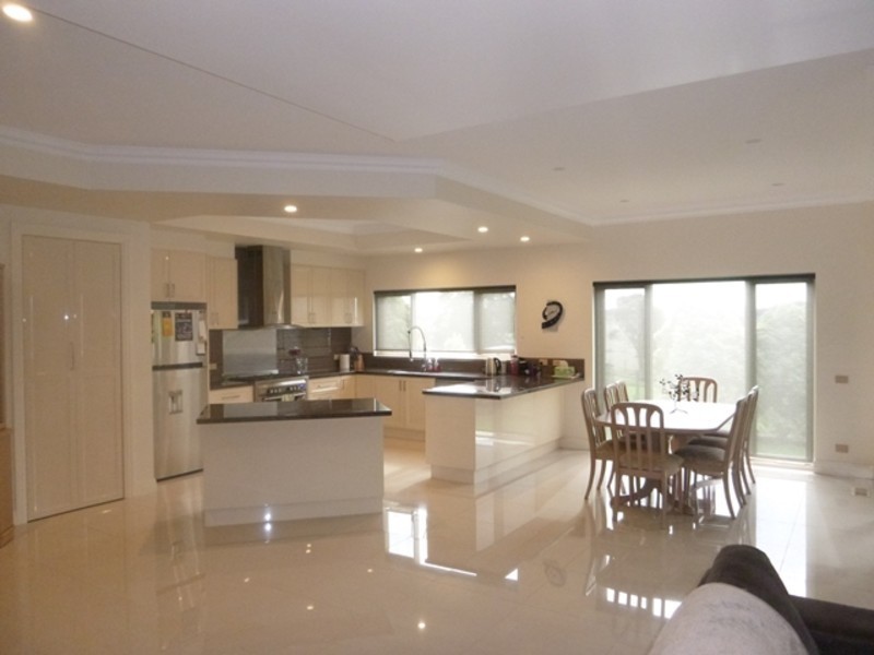 32 Thompson Road, Drouin South VIC 3818