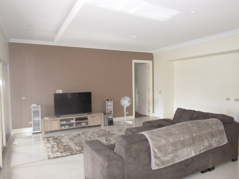 32 Thompson Road, Drouin South VIC 3818