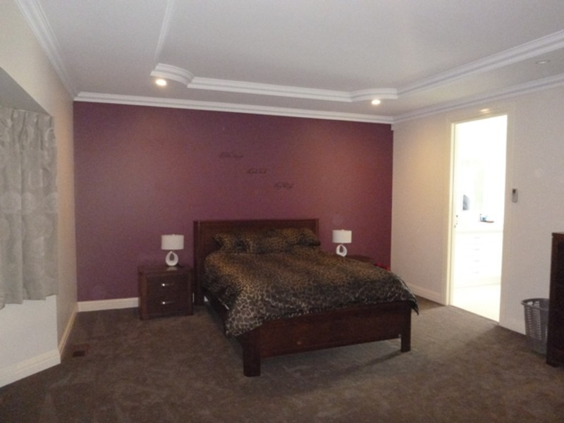 32 Thompson Road, Drouin South VIC 3818