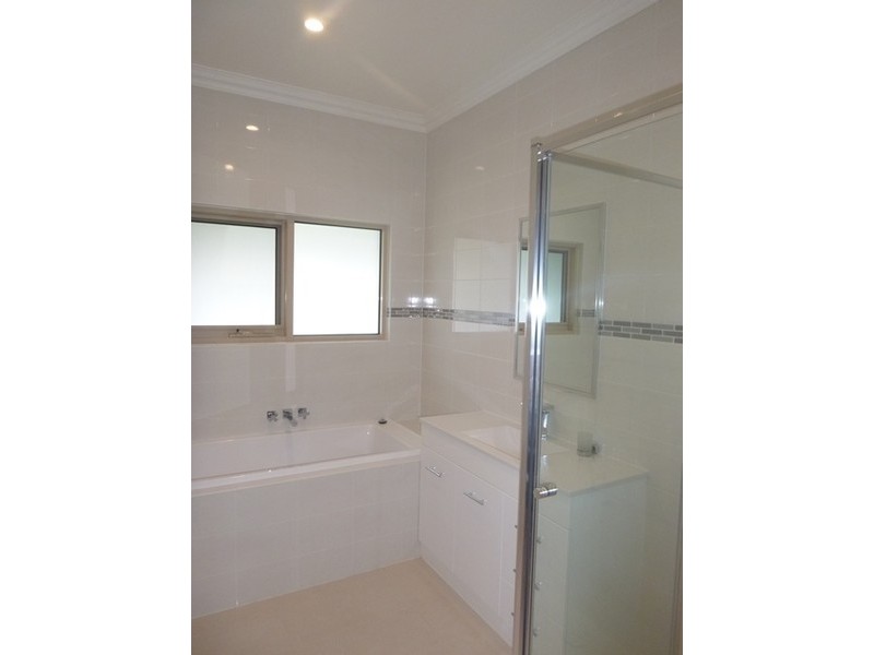 32 Thompson Road, Drouin South VIC 3818