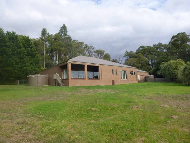 32 Thompson Road, Drouin South VIC 3818