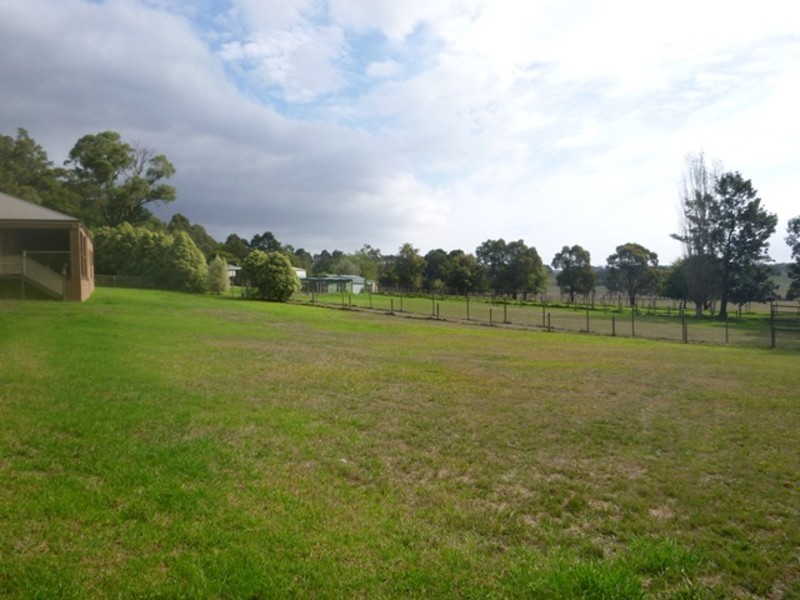 32 Thompson Road, Drouin South VIC 3818