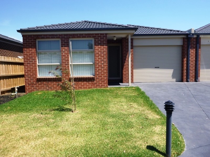 8/9 Shakespeare Court, Drouin VIC 3818