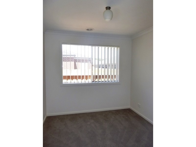 8/9 Shakespeare Court, Drouin VIC 3818