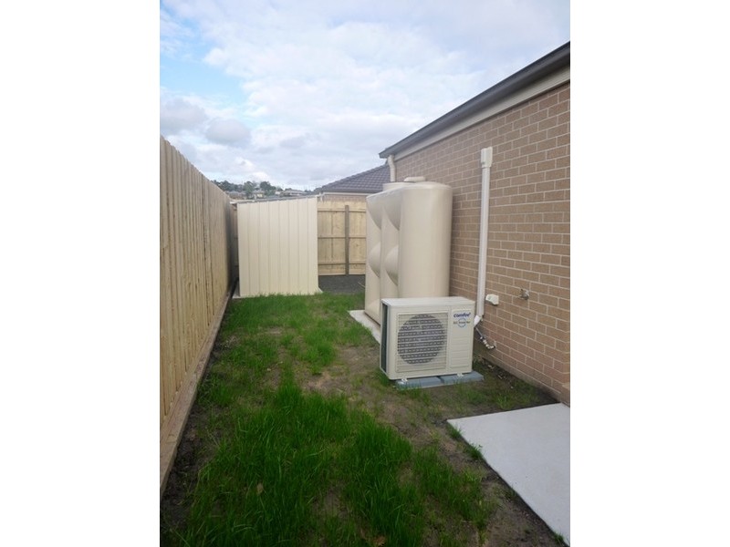 8/9 Shakespeare Court, Drouin VIC 3818