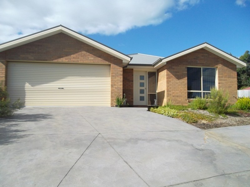 1/16 Railway Avenue, Garfield VIC 3814