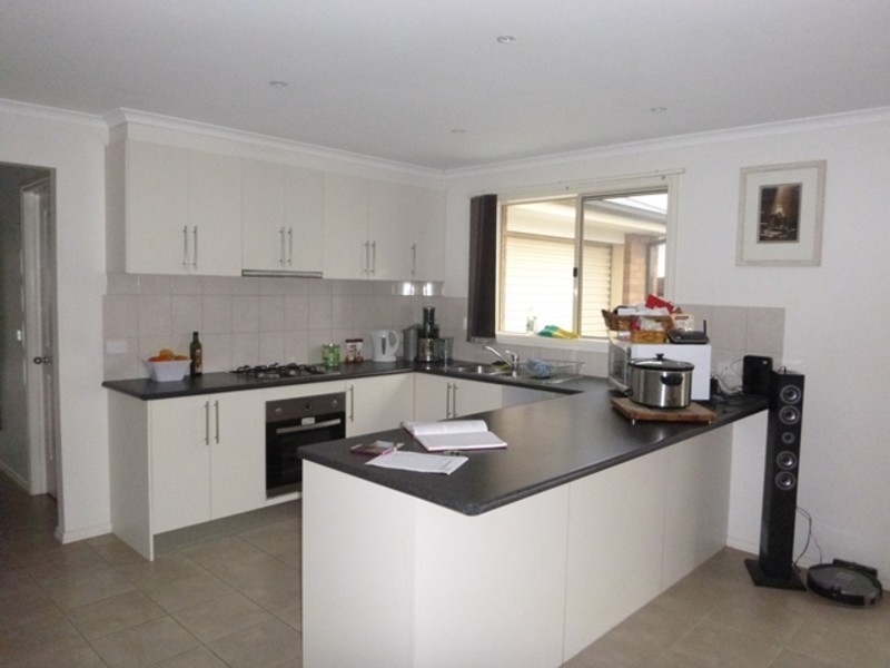 1/16 Railway Avenue, Garfield VIC 3814