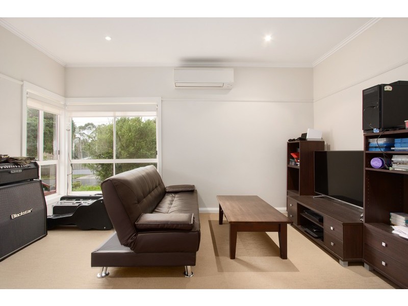 11 Centre Avenue, Warragul VIC 3820