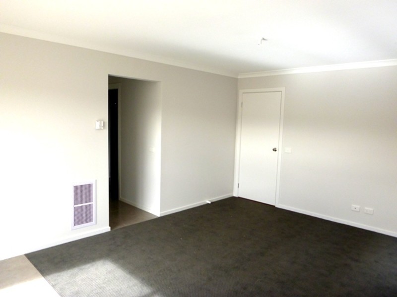 2/73 Victoria Street, Drouin VIC 3818